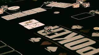 how to play seven card stud.WidePlayer